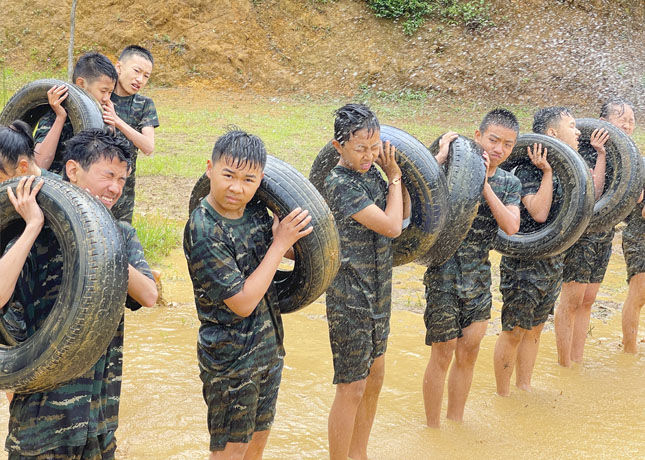 军事氛围浓烈的训练基地